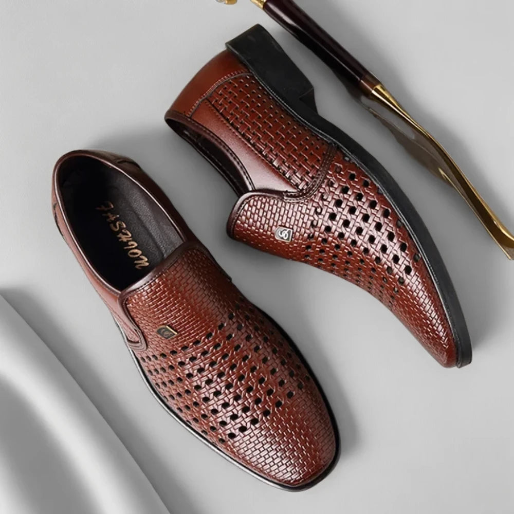 Mocassin orthopédique homme en blanc crème, élégant avec tenue professionnelle ou décontractée