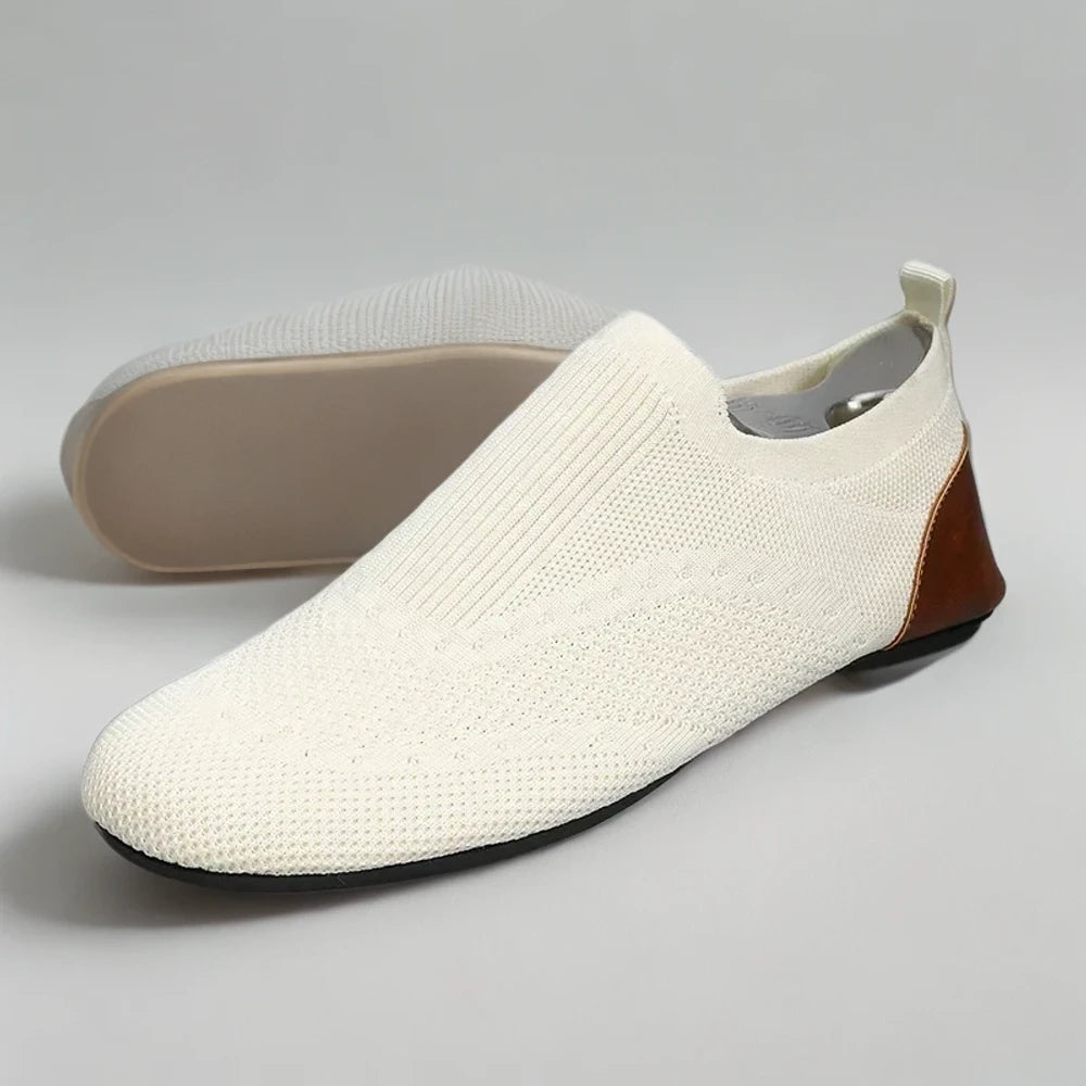 Mocassins ouverts noirs avec semelle légère, vue de profil