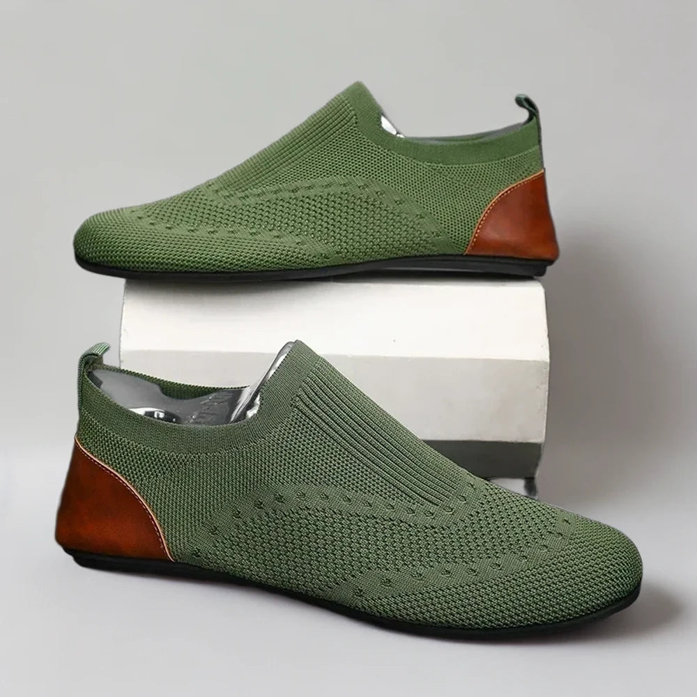 Mocassins ouverts beiges et noirs, vue de face et arrière