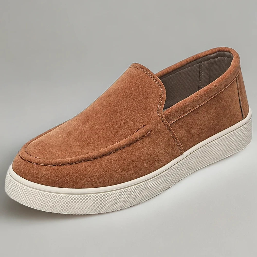 Détail du gland sur mocassin pampilles homme premium