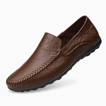 Mocassin cuir souple peau de vache, vue de profil montrant la silhouette épurée