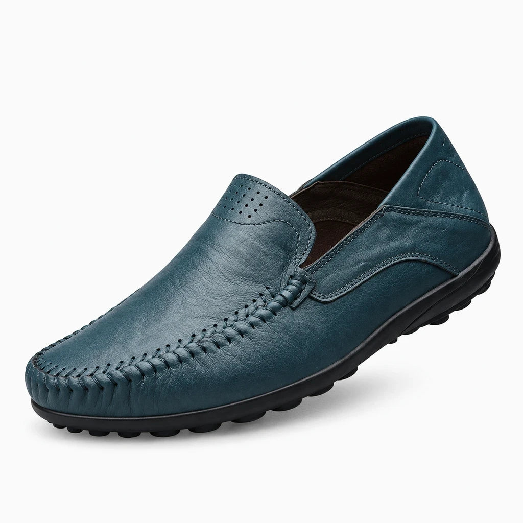 Mocassin peau de vache respirant, porté en tenue casual week-end