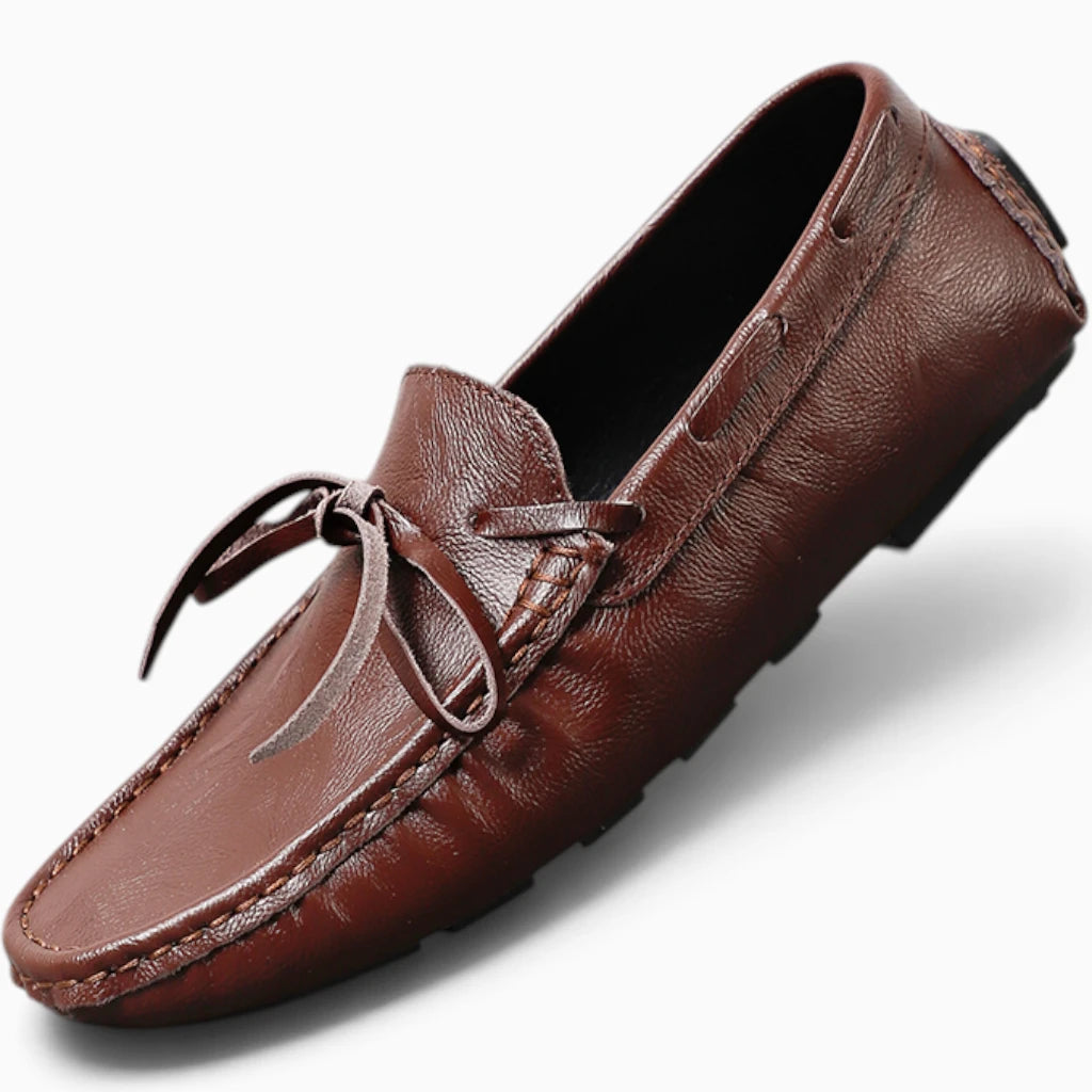Détail de la semelle plate confortable du mocassin penny loafer homme