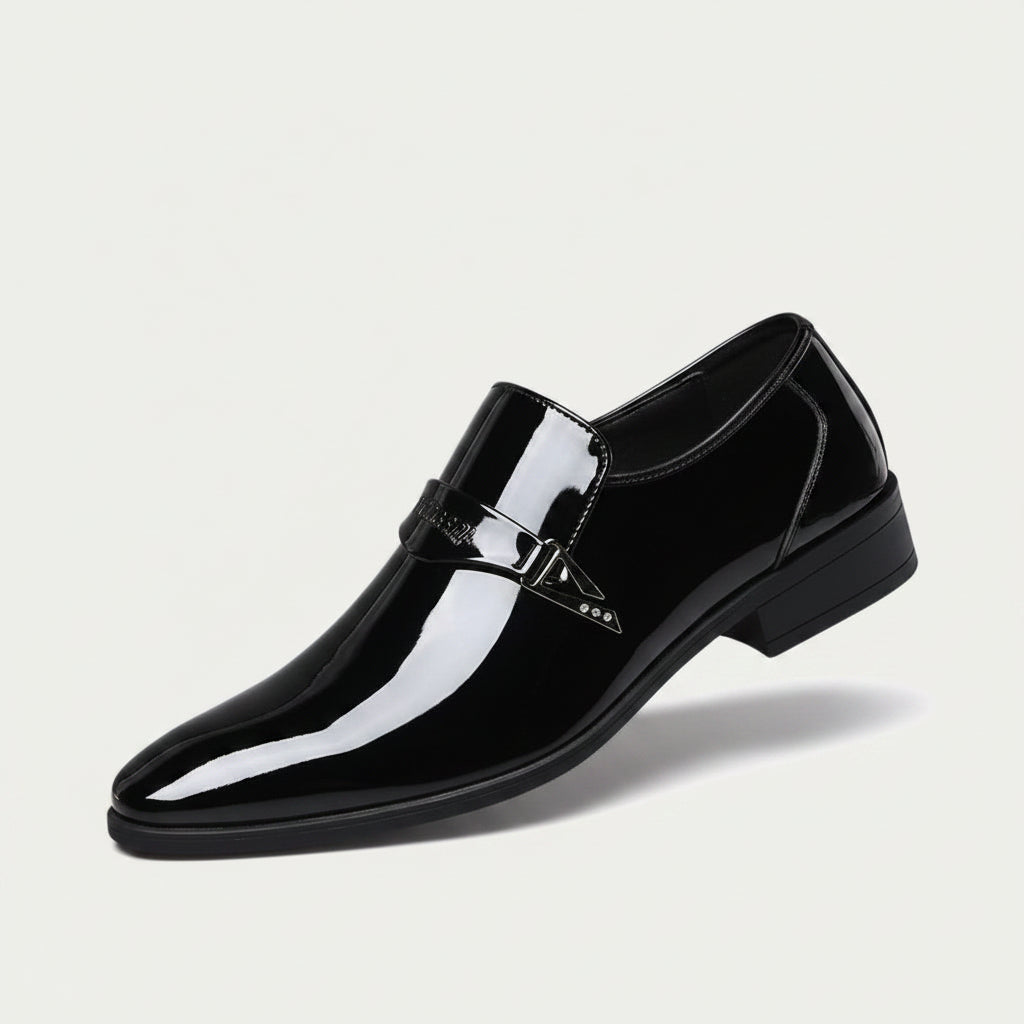 Mocassin picot homme blanc avec bout pointu et finition italienne élégante