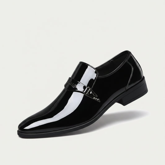 Mocassin picot homme blanc avec bout pointu et finition italienne élégante