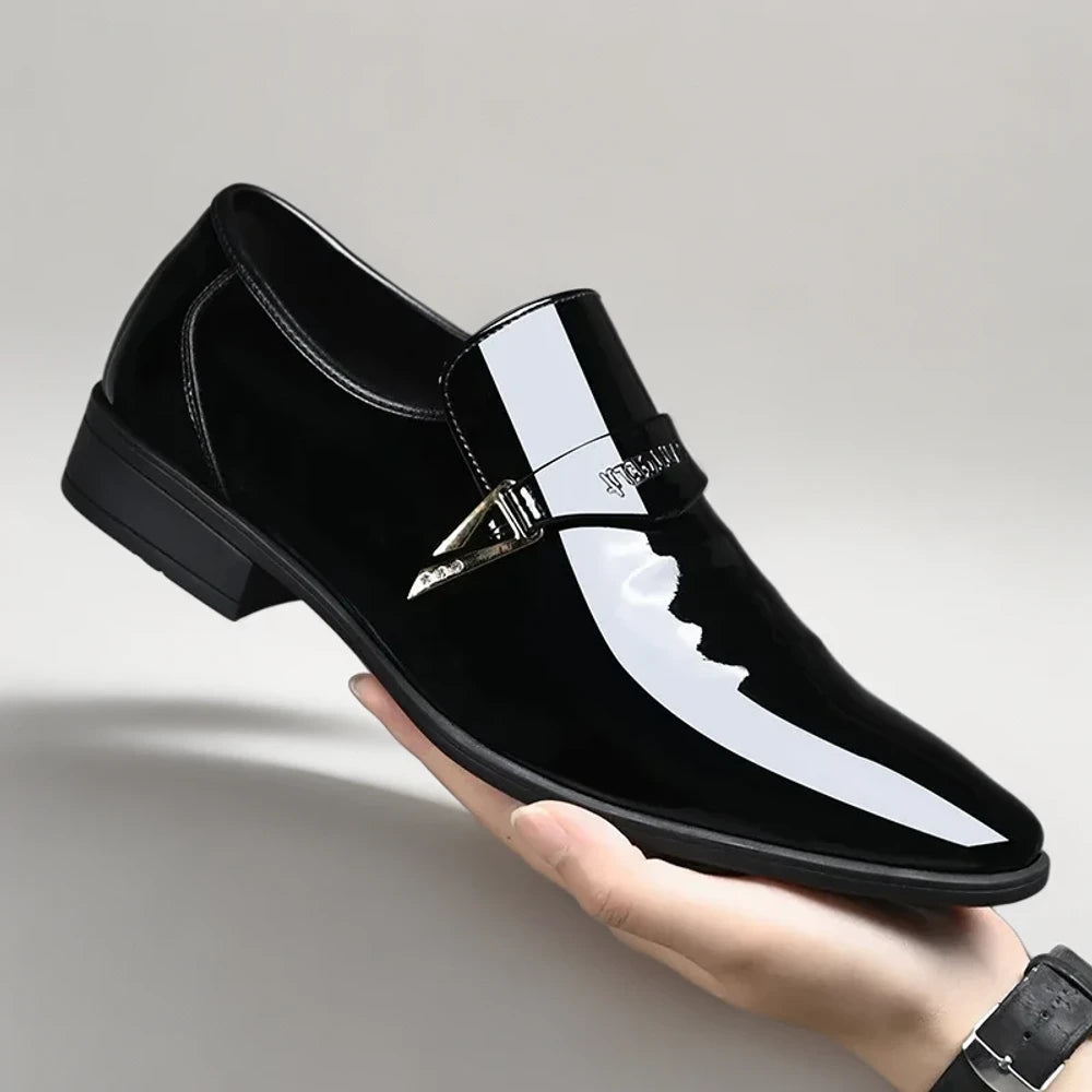 Détail du mocassin picot homme montrant la couture picot distinctive