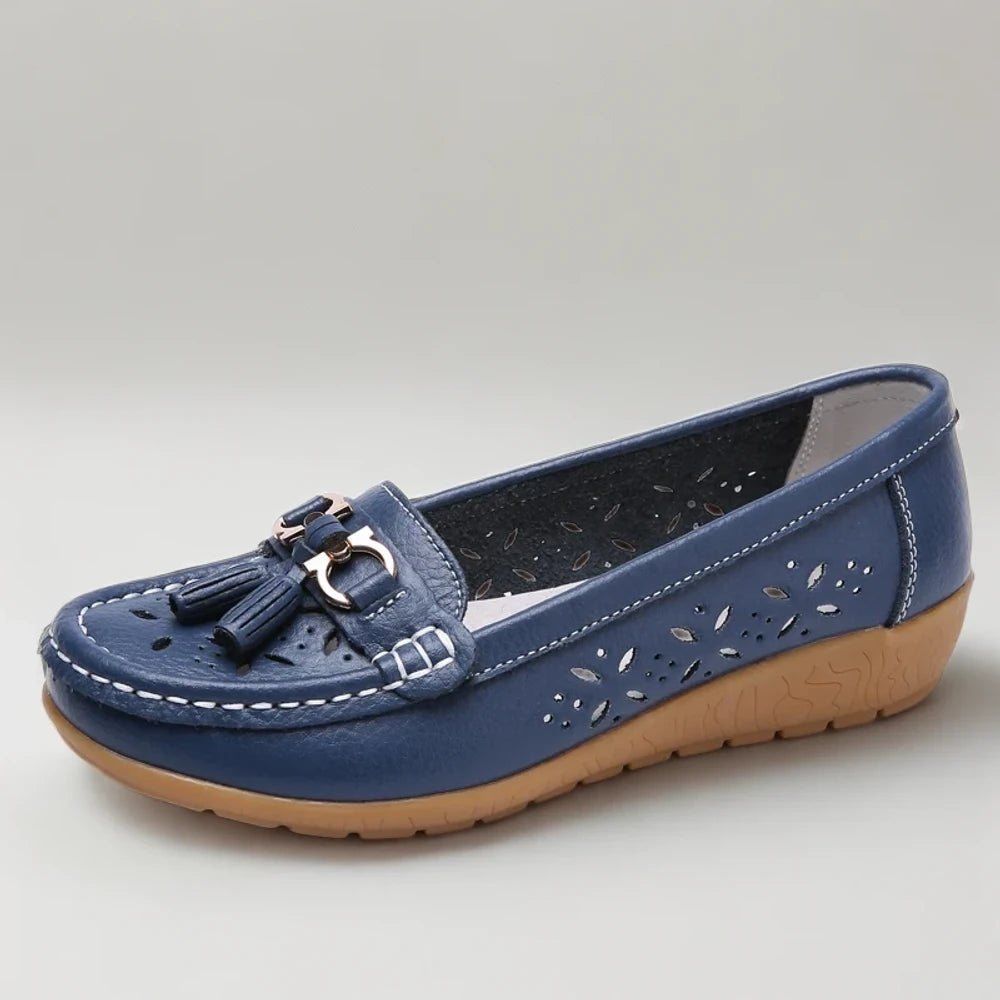 Mocassin pied large cuir porté au quotidien pour confort toute la journée