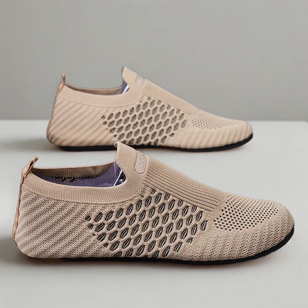 Détail de la semelle antidérapante du mocassin plat confortable