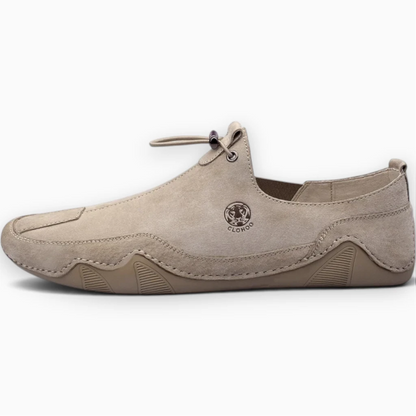 Mocassin plat en cuir gris parfait pour la conduite automobile