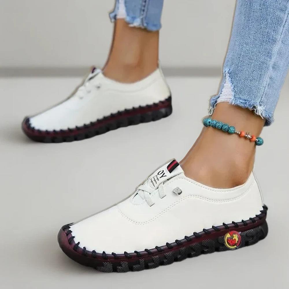 Vue de profil montrant la semelle plateforme du mocassin femme cuir