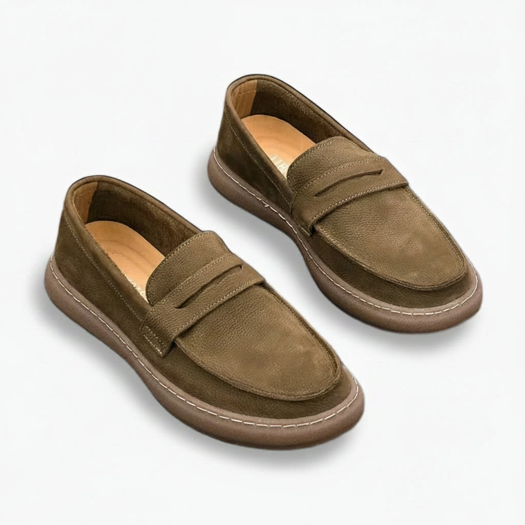 Mocassin plissé en cuir marron, design italien intemporel pour homme