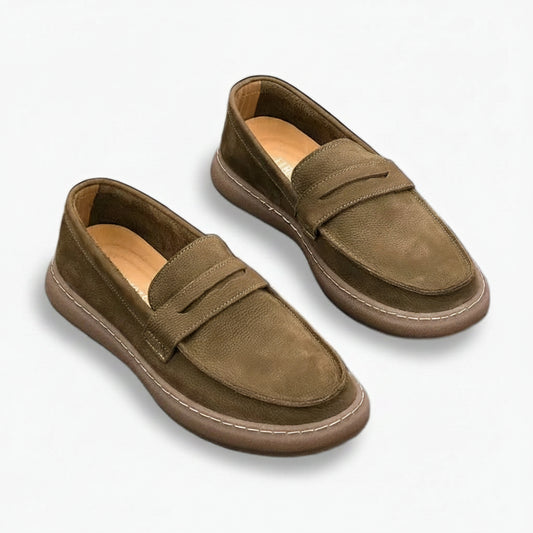 Mocassin plissé en cuir marron, design italien intemporel pour homme