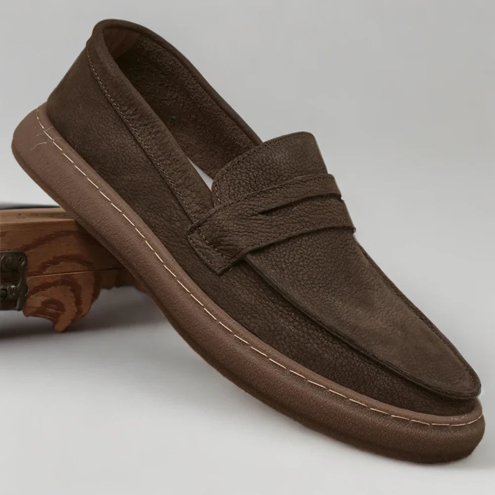 Mocassin plissé cuir véritable, vue détail de la texture plissée et finitions