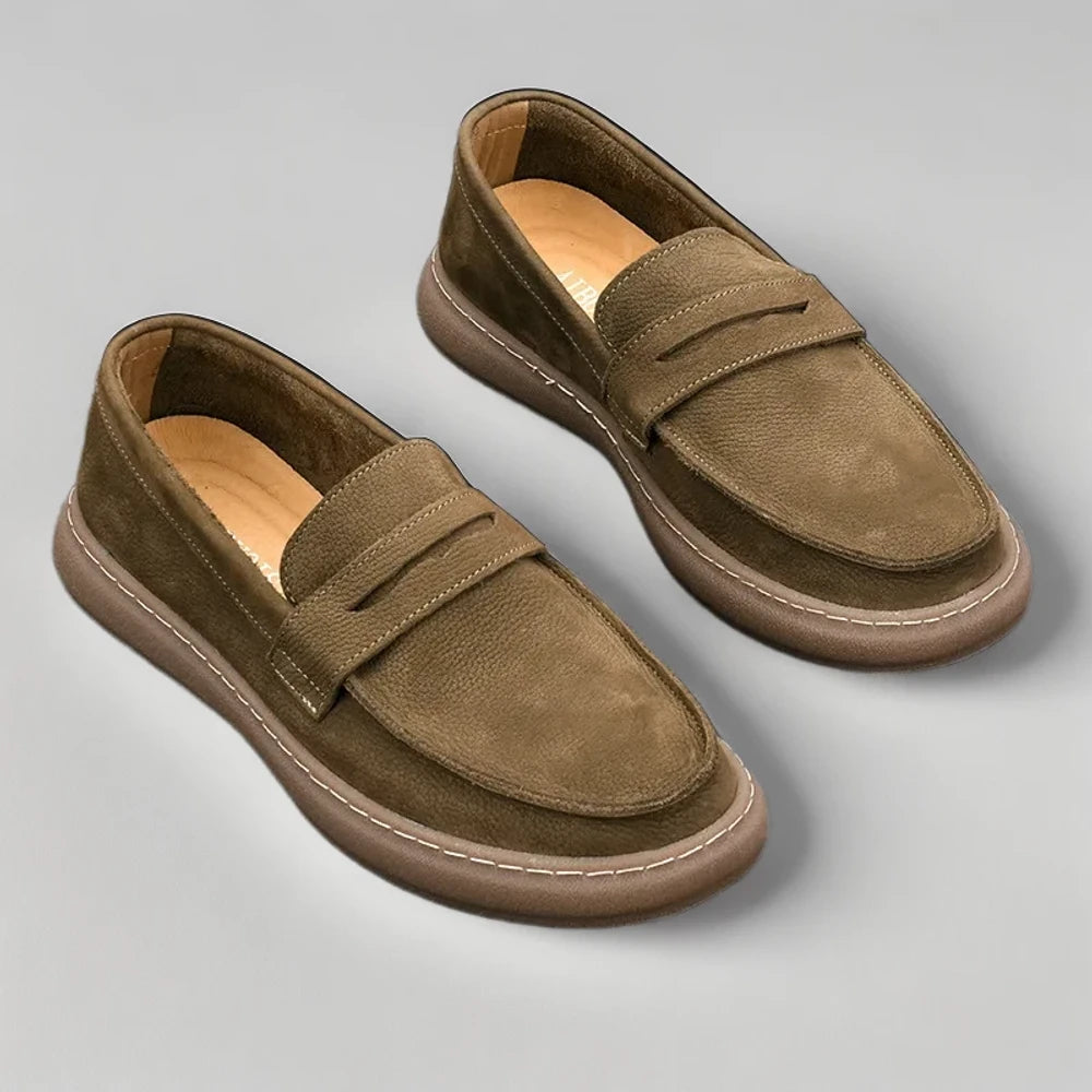 Mocassin plissé en gris, chaussure élégante compatible costume et pantalon