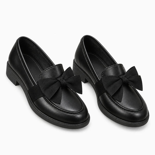 Paire de mocassins plissés femme noirs à nœud, vue de trois quarts