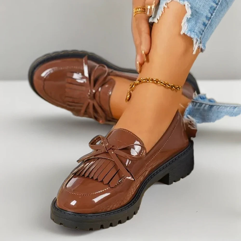 Mocassins à pompons femme en cuir PU marron, enfilage facile