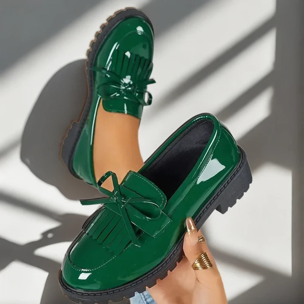 Mocassins pompons femme vert vue de dessus, design ergonomique