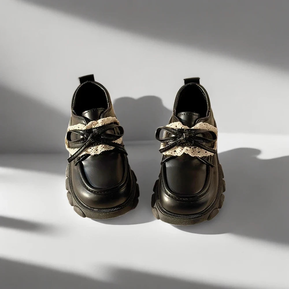 Mocassin raphia noir et marron porté au quotidien, confort et style