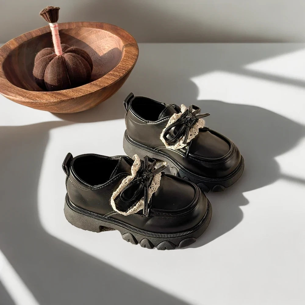 Semelle souple du mocassin raphia, conception sécurisée pour enfants