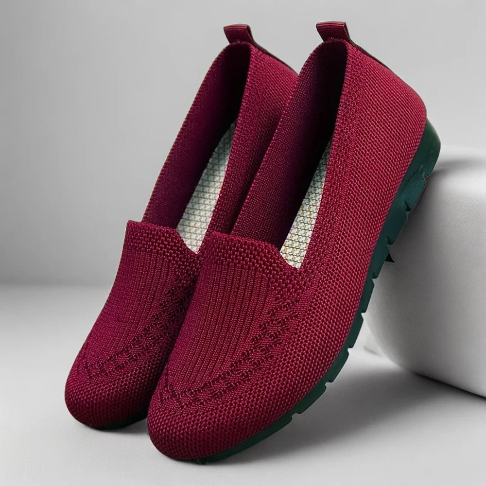 Détail de la semelle souple du mocassin rouge femme pour usage quotidien