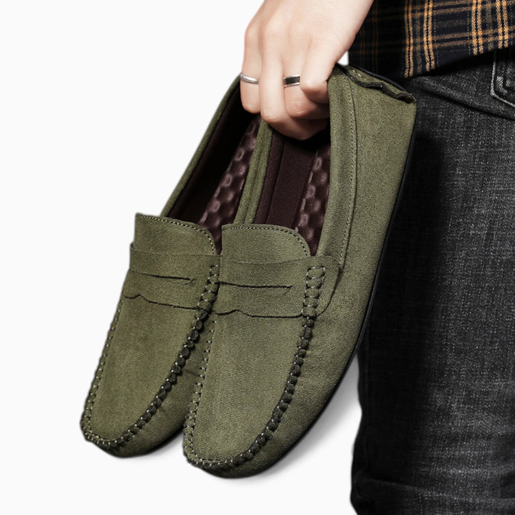 Mocassin rouge homme enfilable inspiré du style bateau classique