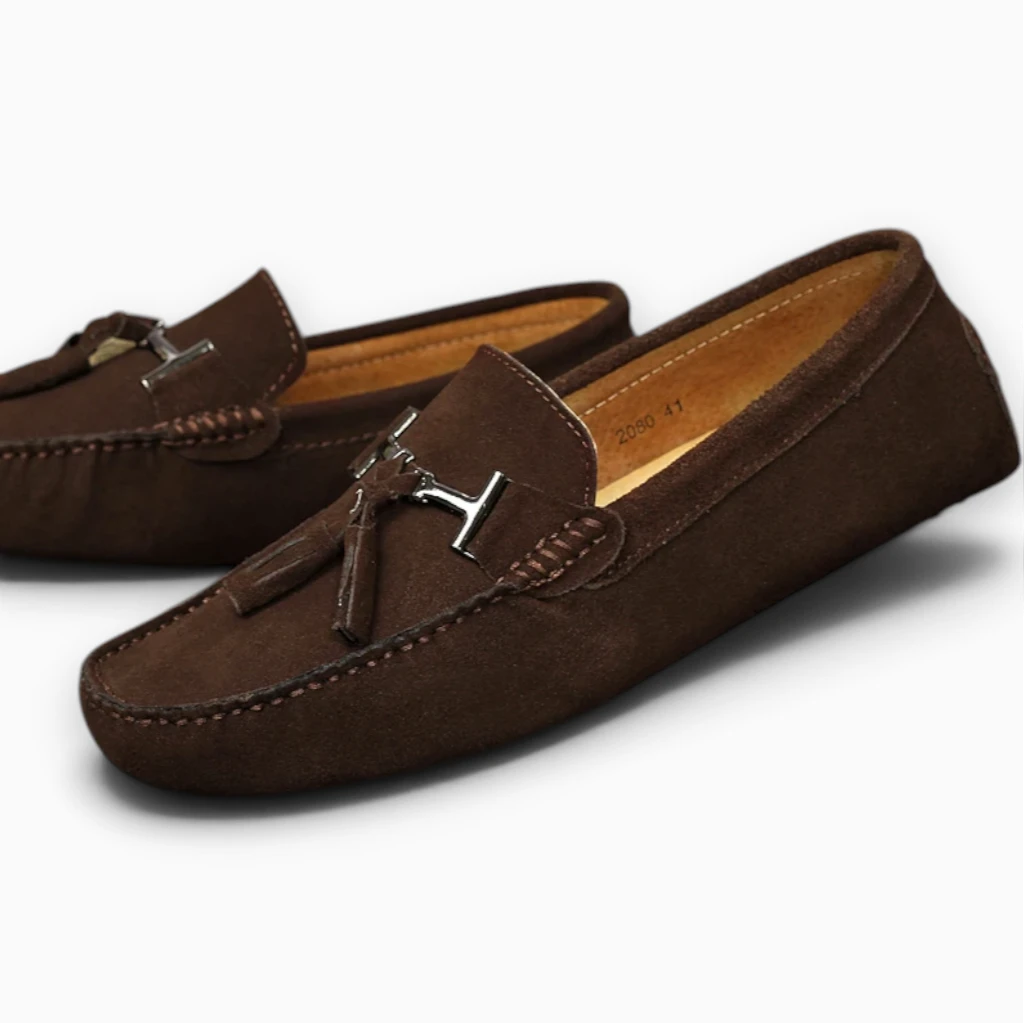 Sabot mocassin touche de couleur discrète pour tenue d'été décontractée