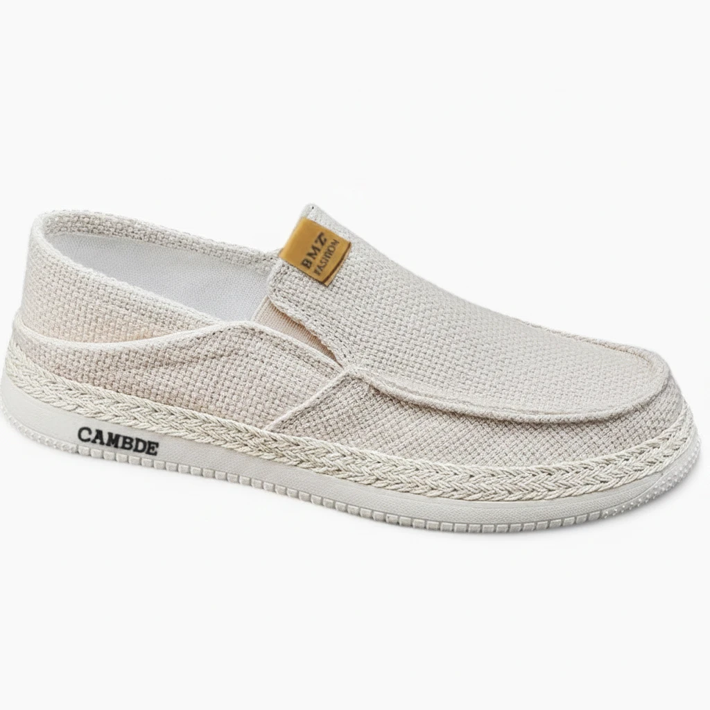 Mocassin luxe italien avec semelle commando, vue de côté sur fond blanc