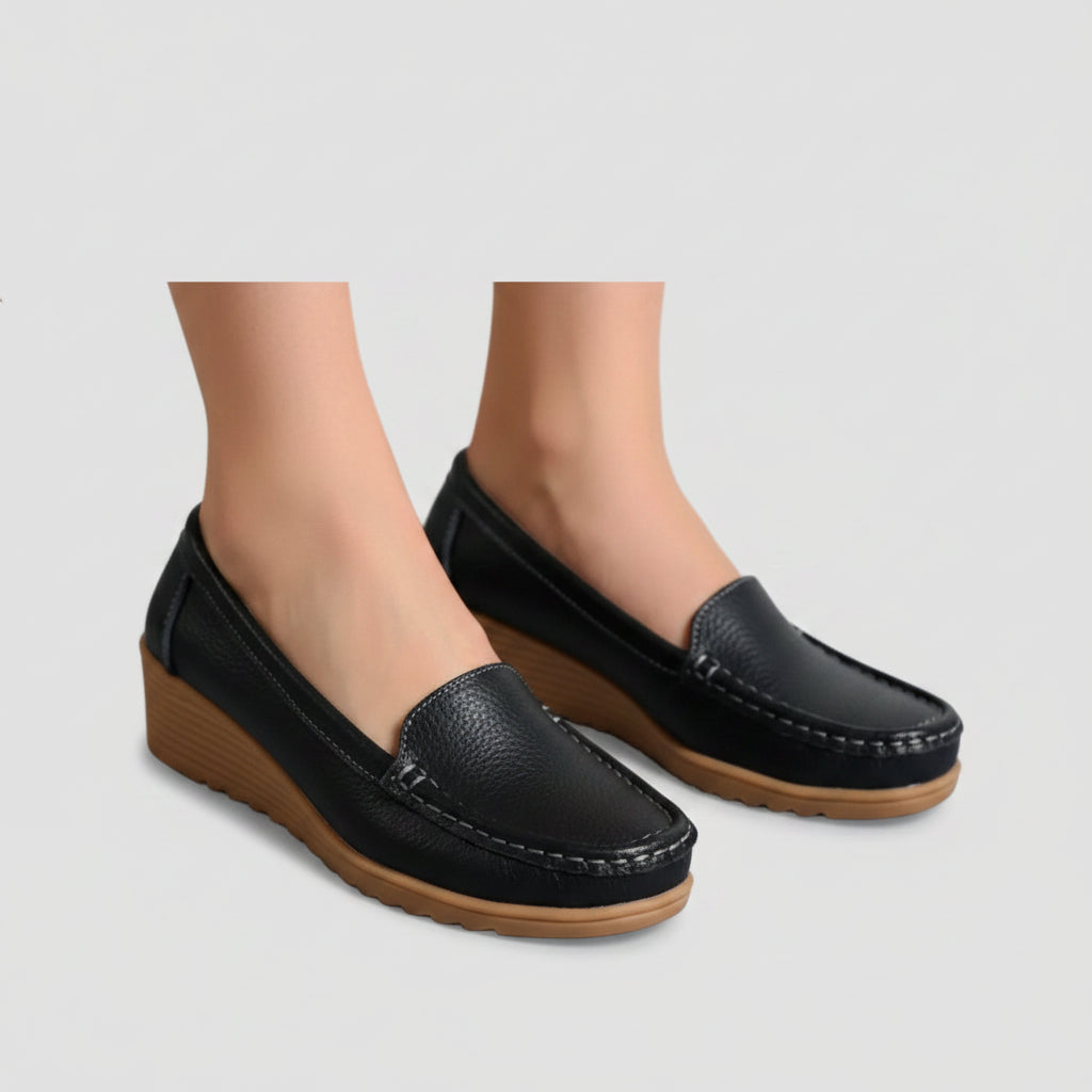 Mocassin semelle crantée femme en cuir noir vue de dessus