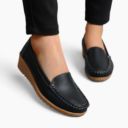 Mocassin compensées femme noir en croûte de cuir grainée, semelle compensée claire