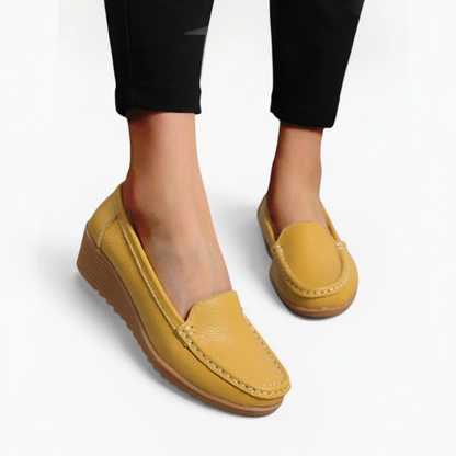 Mocassin femme à semelle compensée jaune moutarde, enfilage sans lacet
