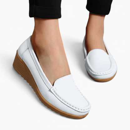 Mocassin compensé blanc pour femme, talon compensé strié