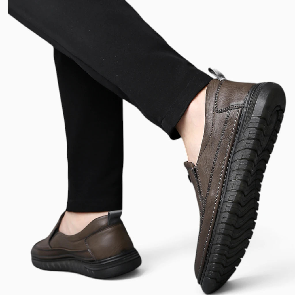 Détail de la semelle crantée du mocassin homme pour sécurité antidérapante