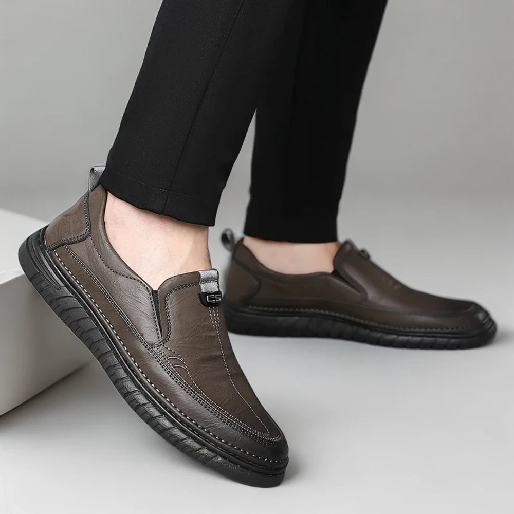 Mocassin homme style italien semelle crantée en cuir souple noir classique