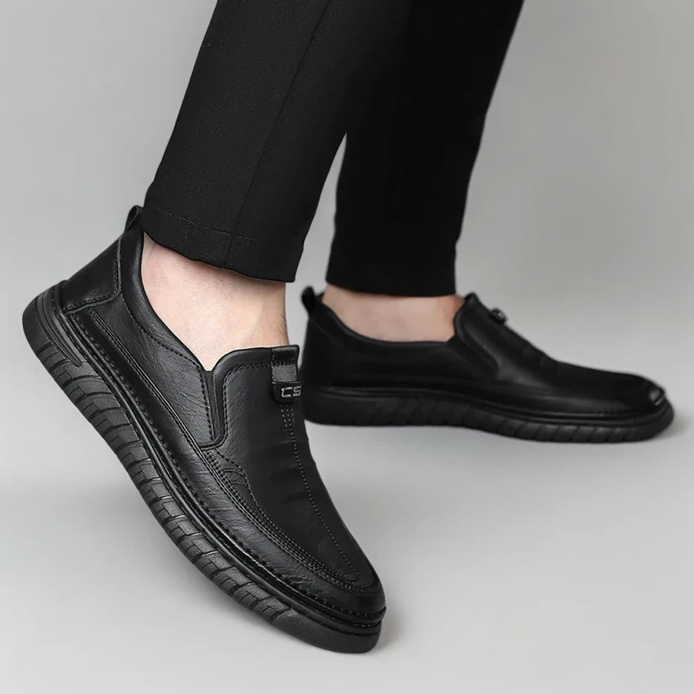Chaussure mocassin homme semelle crantée vue de dessus montrant le confort du cuir