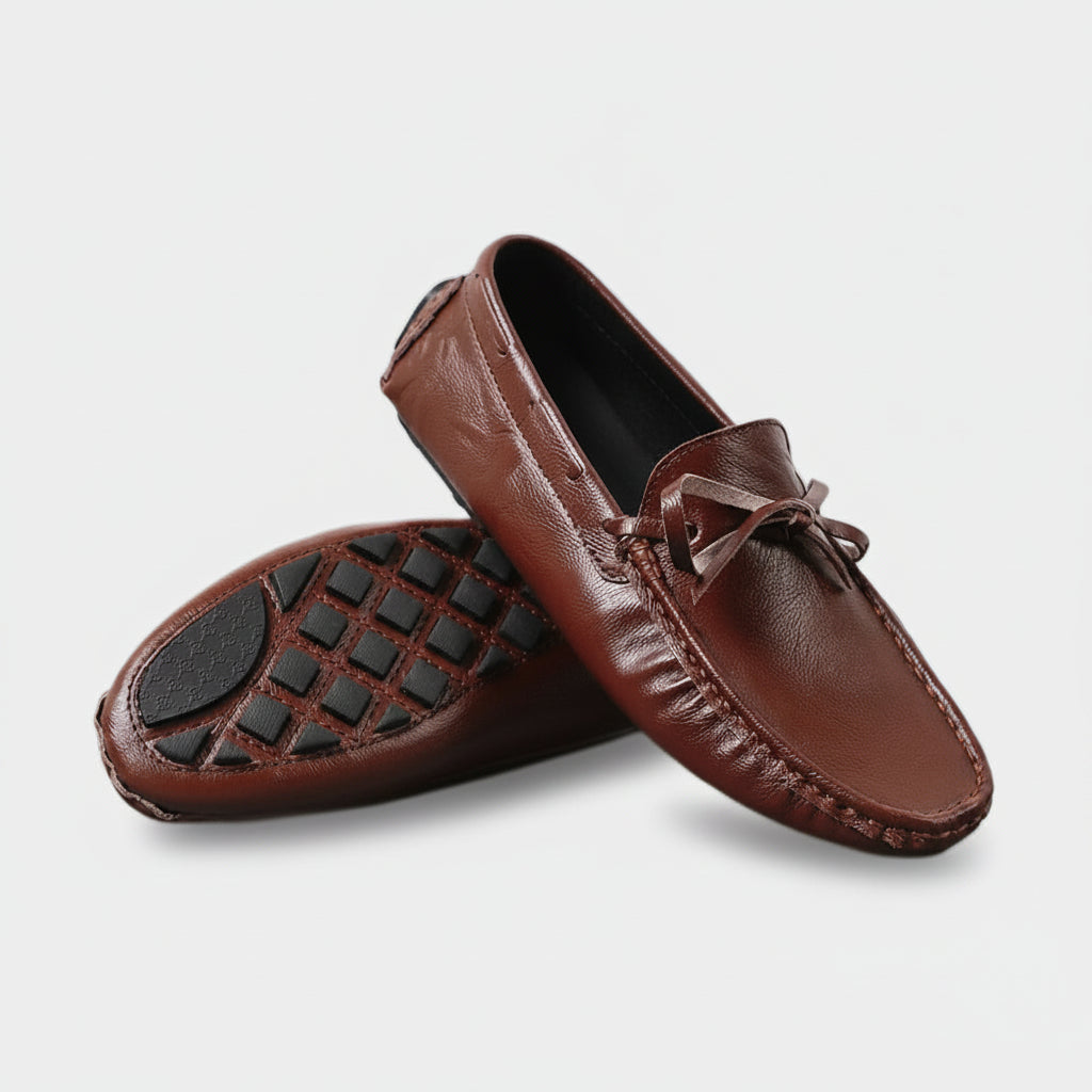 Mocassin semelle gomme marron en cuir véritable, vue de profil