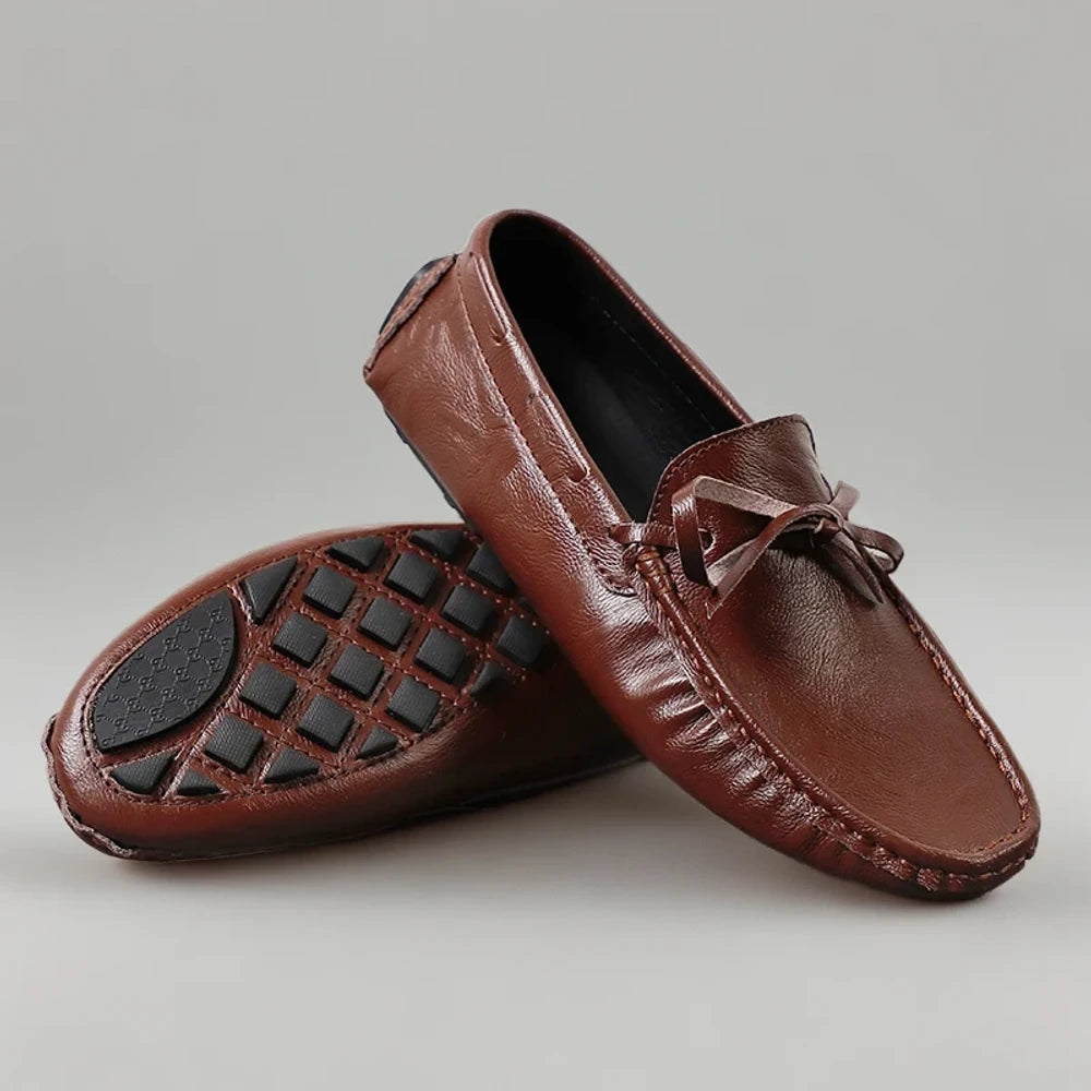 Mocassin marron confortable à semelle gomme, adapté au bureau