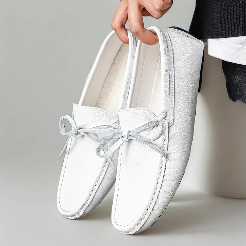 Mocassin cuir blanc légèrement décontracté, semelle gomme