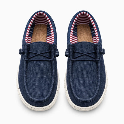 Sneaker mocassin porté en ville sur jean, silhouette en pied