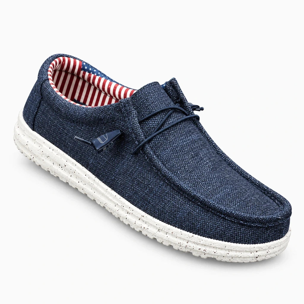 Mocassin sneaker blanc cassé montrant la souplesse du matériau
