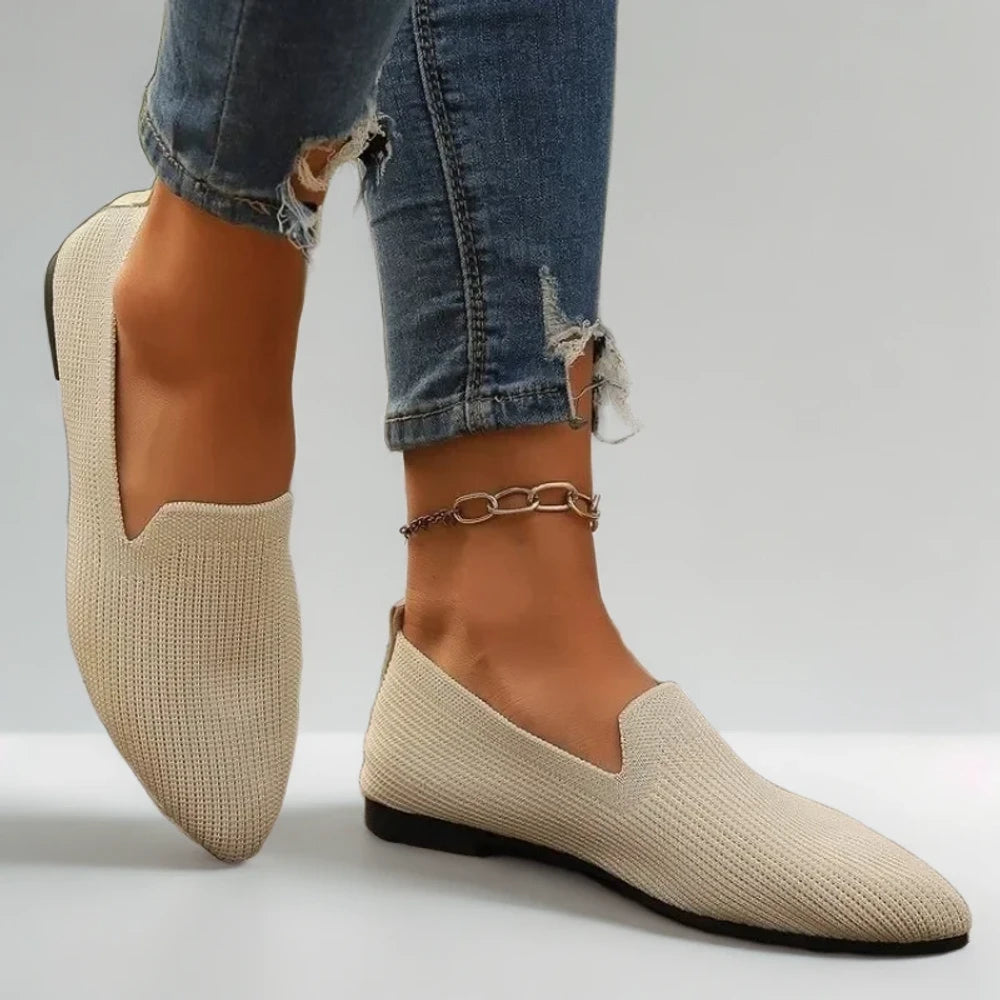 Vue de dessus d'un mocassin femme souple flexible et léger