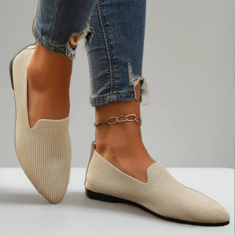 Chaussure mocassin souple femme sans fermeture portée au quotidien