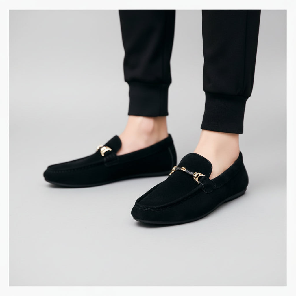 Mocassin sport bleu marine en daim, vue de profil avec semelle souple
