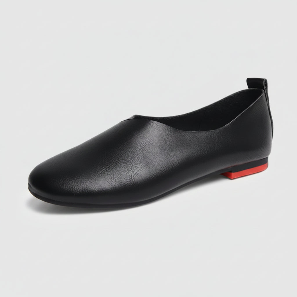 Mocassin sport femme en cuir véritable, vue de profil avec design épousant le pied