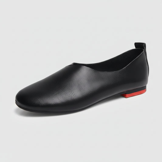 Mocassin sport femme en cuir véritable, vue de profil avec design épousant le pied