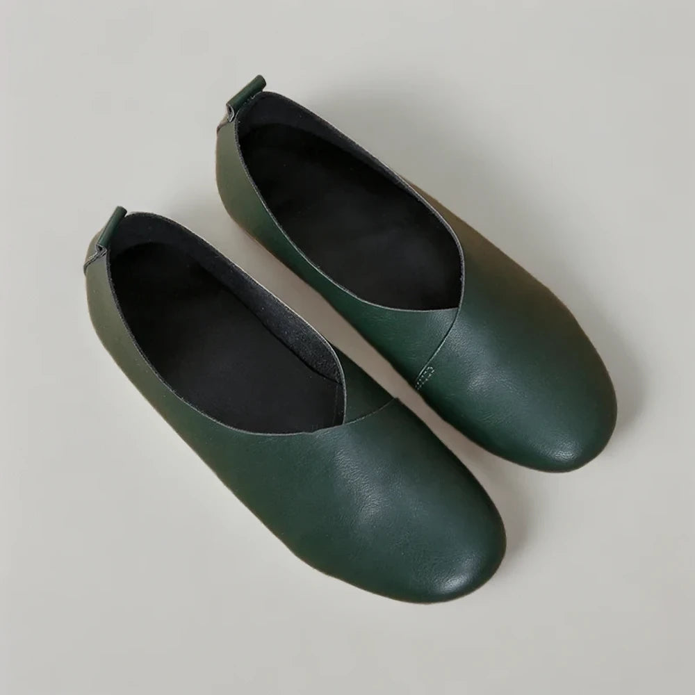 Chaussure mocassin femme sport portée, montrant le confort et l'aisance pour pied large