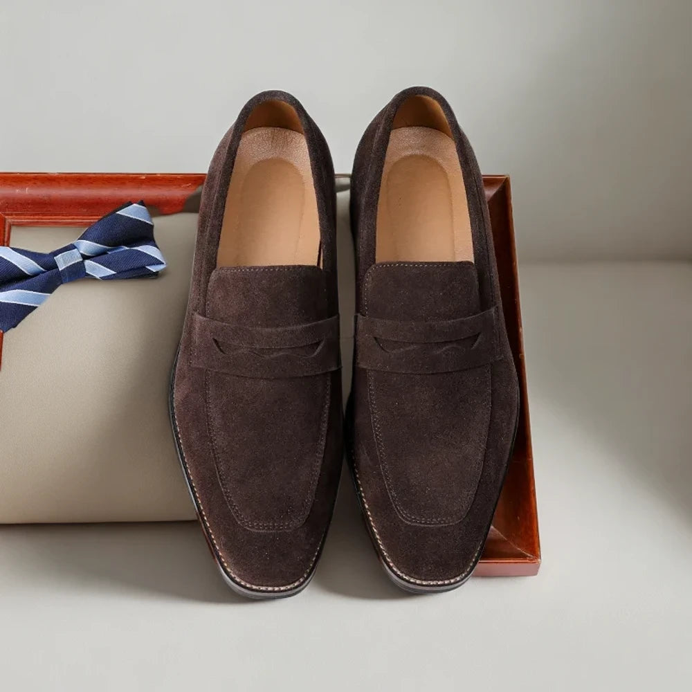 Mocassin noir épuré pour look streetwear intemporel