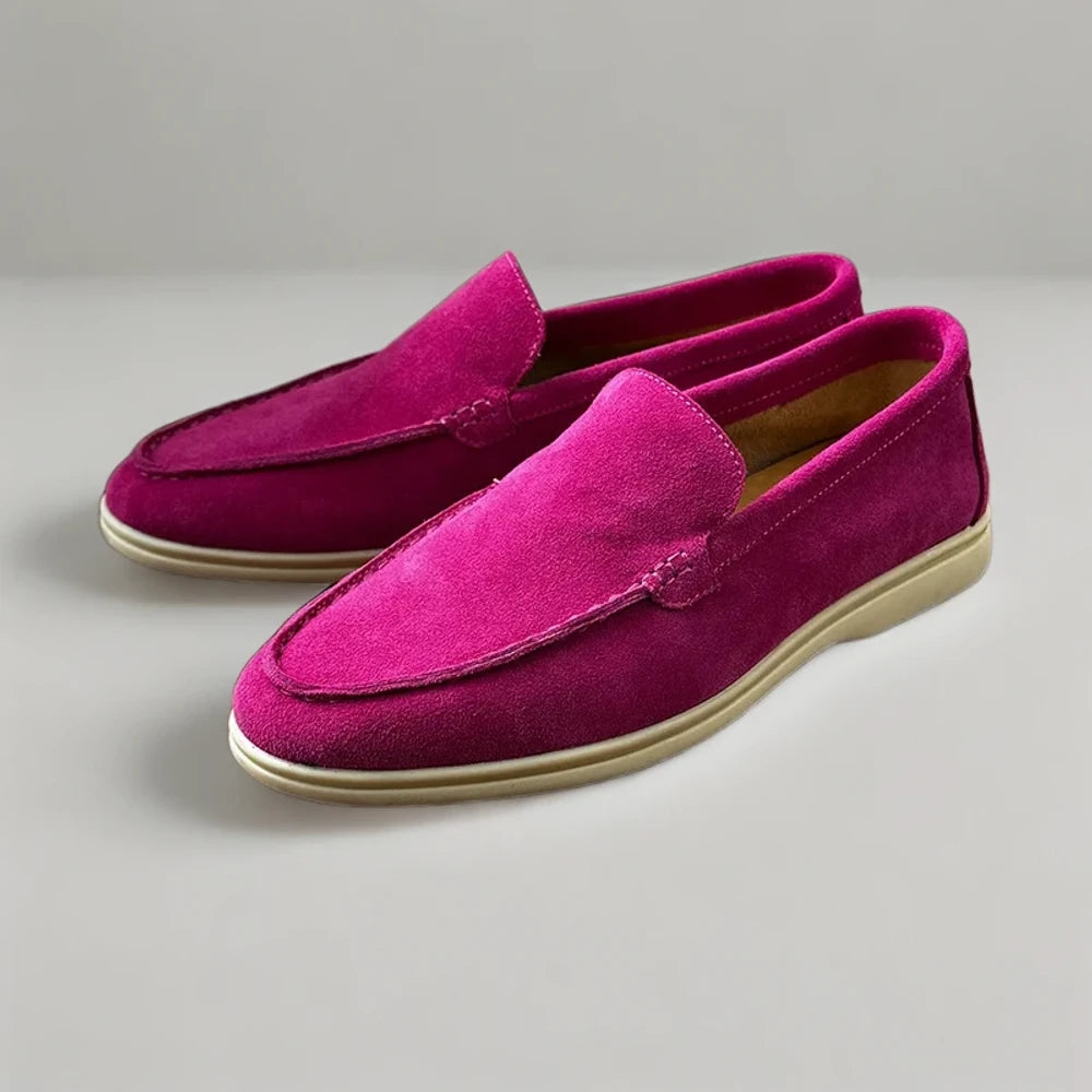 Détail de la semelle souple d'un mocassin suède pour homme