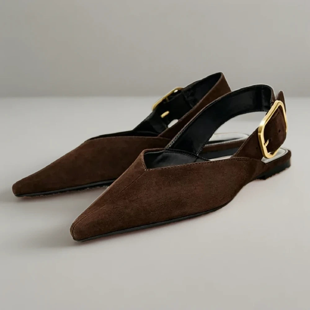 Mocassins suède confortables vue de profil sur pied large