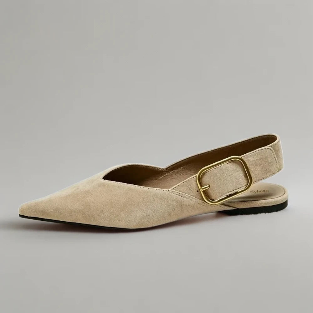 Mocassins suède kaki style décontracté chic associé à une jupe
