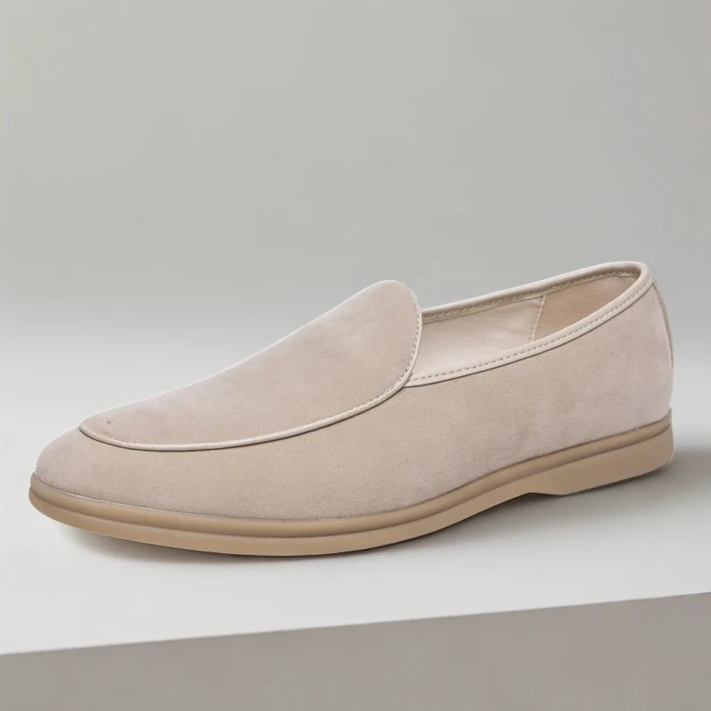 Détail de la semelle souple du mocassin taupe pour le confort